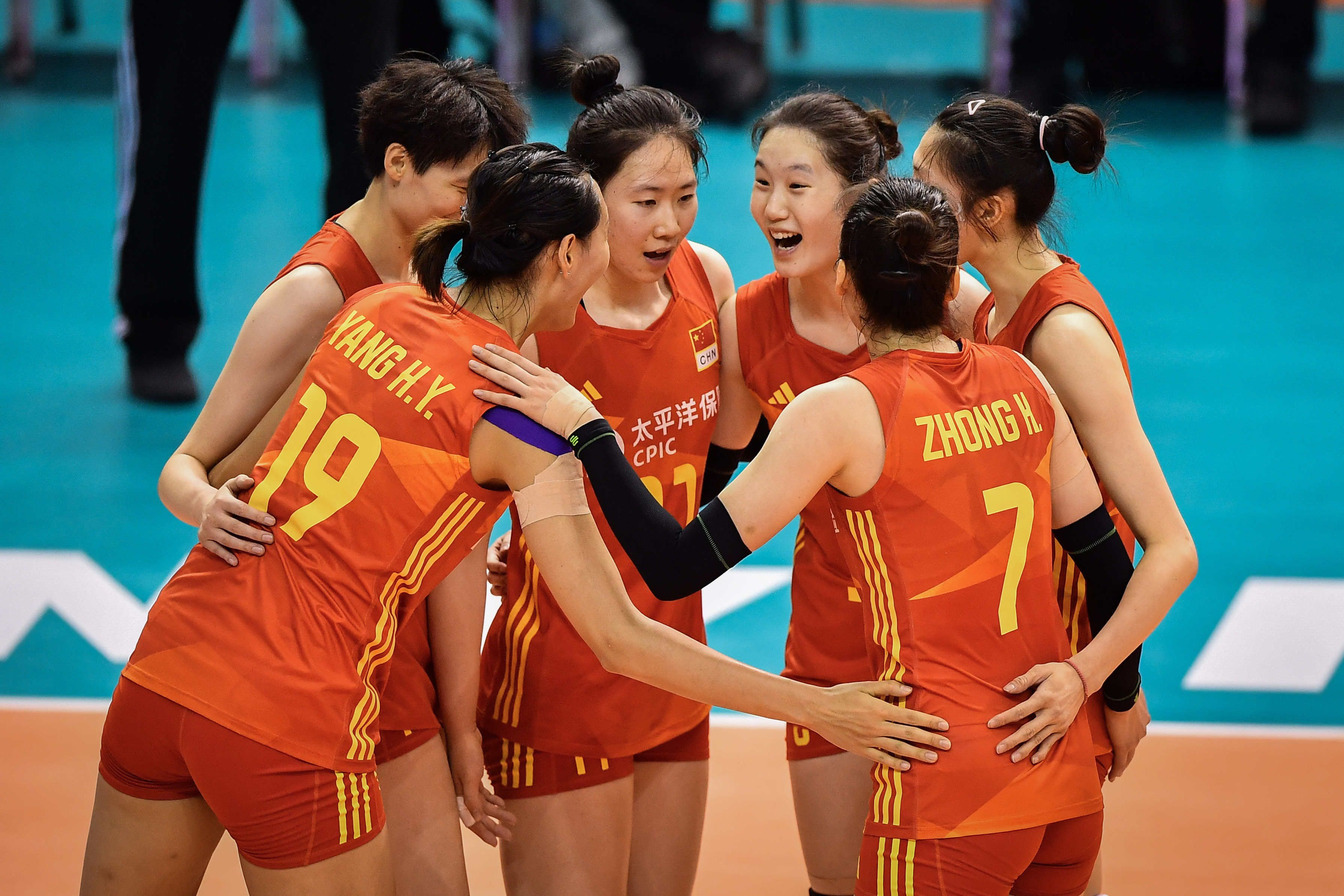 爱游戏娱乐-印度队横扫丹麦队，黄鸭组合惊艳四座