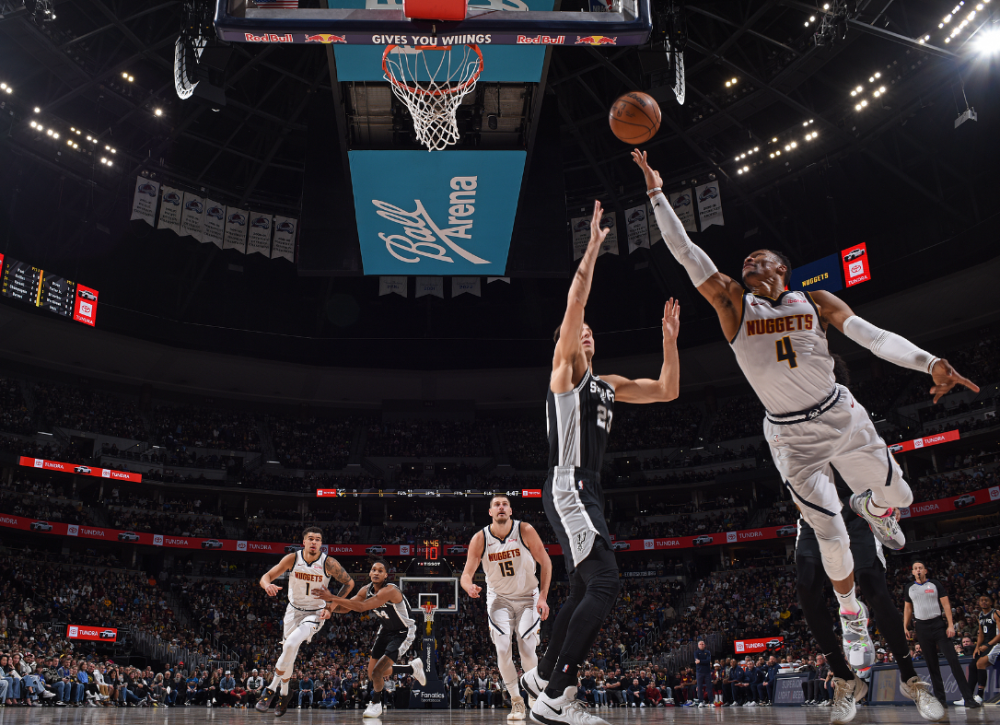 马刺逆转公牛，约基奇点燃赛场