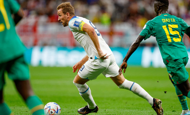 里昂逆转西班牙，加维刷新纪录