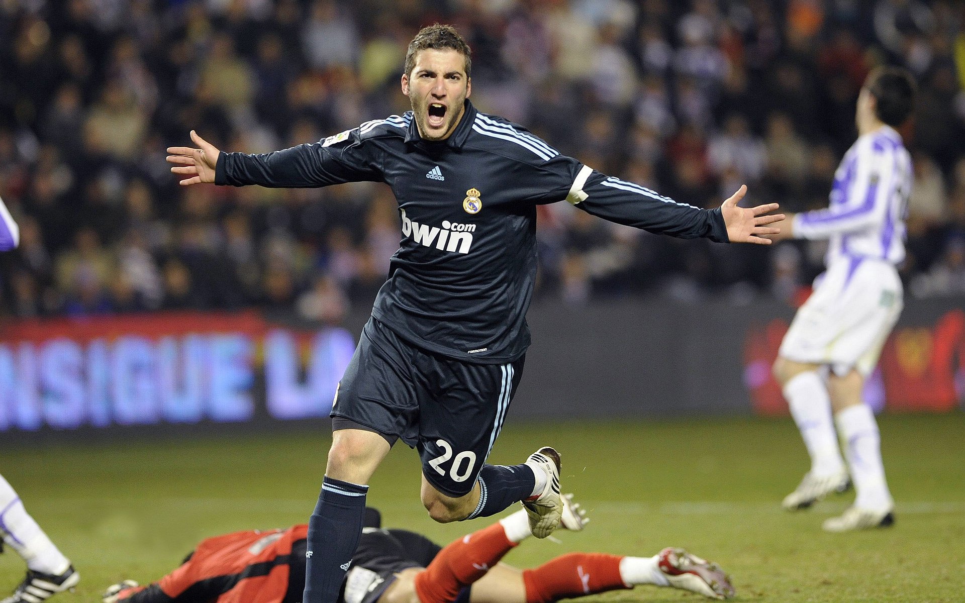 东决关键战之夜，马丁内利高光表现点燃胜利之火